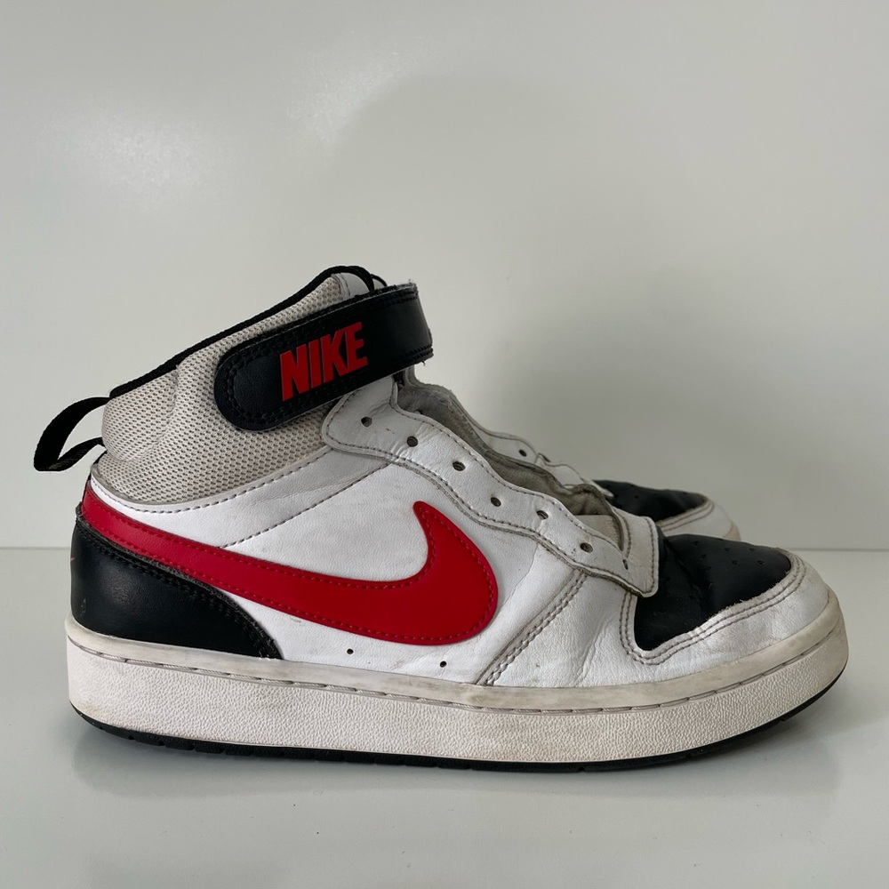Nike Court Borough Mid 2 Basketball White Black Red Boys 6Y Athletic School Prep